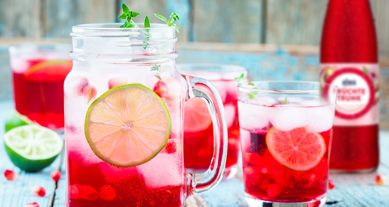 Kalter Früchtetee im Glas
